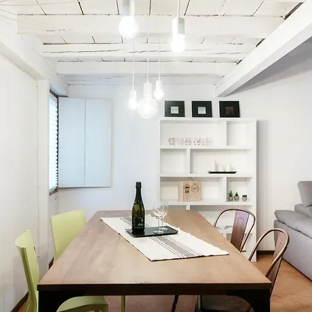 アパート Fontana - By Myhomeincomo コモ