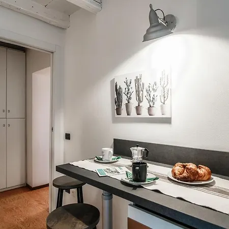 Fontana - By Myhomeincomo コモ